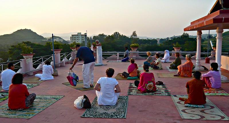 Yoga classes may last up to 90 minutes but stretching at home doesn't have to