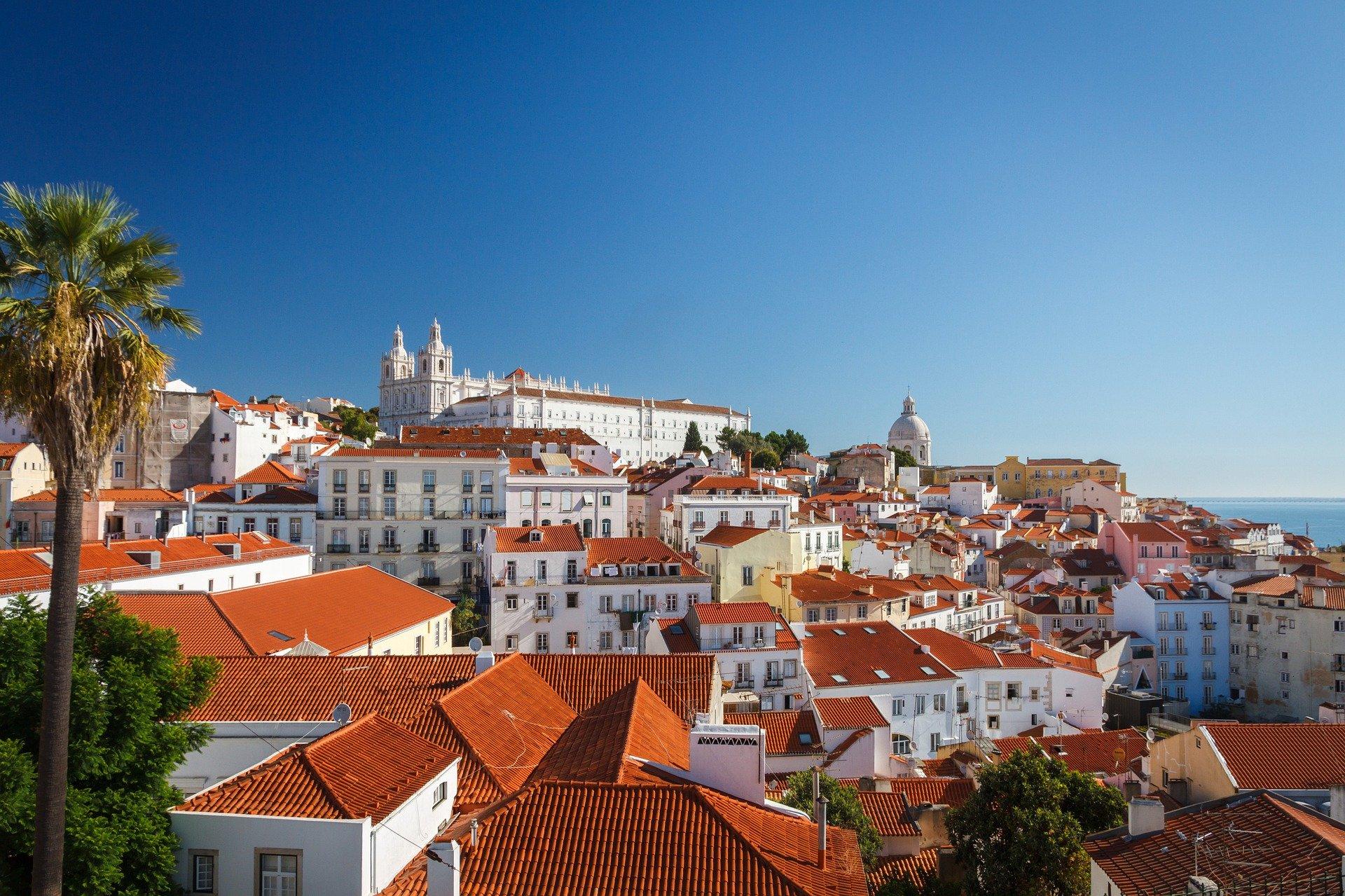 How much does it cost to move to Portugal?