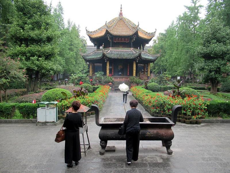 Banging a gong at the temple may signal the end of a rite.