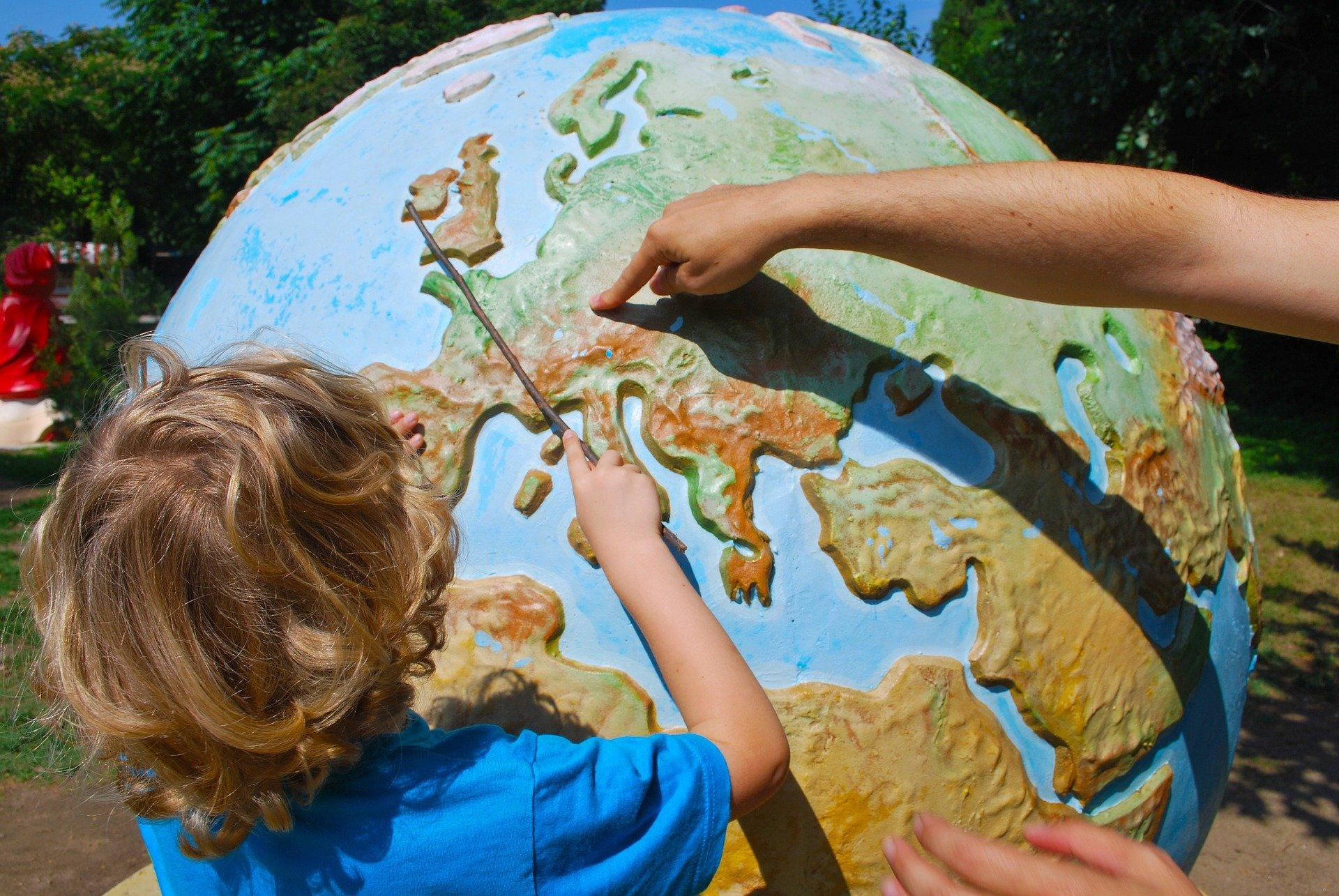 How can you move to Portugal with children?