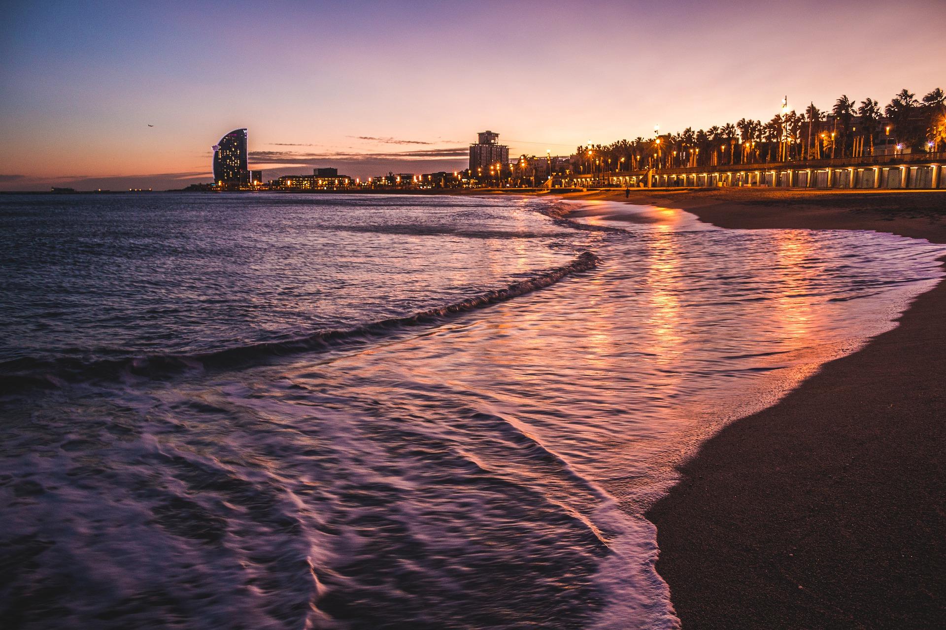 What do tourists need to know about Barcelona?