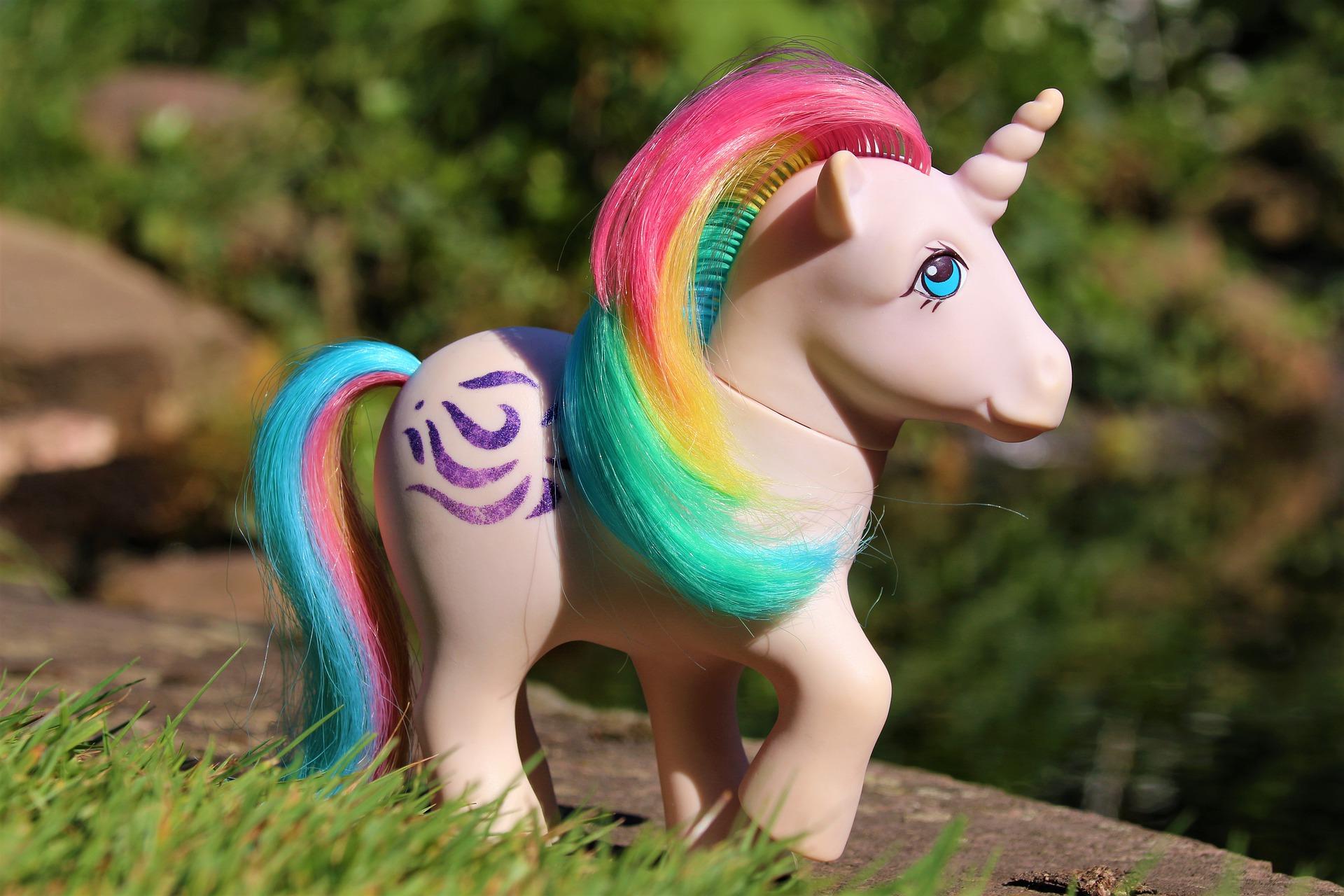 How can you draw a stylised unicorn?