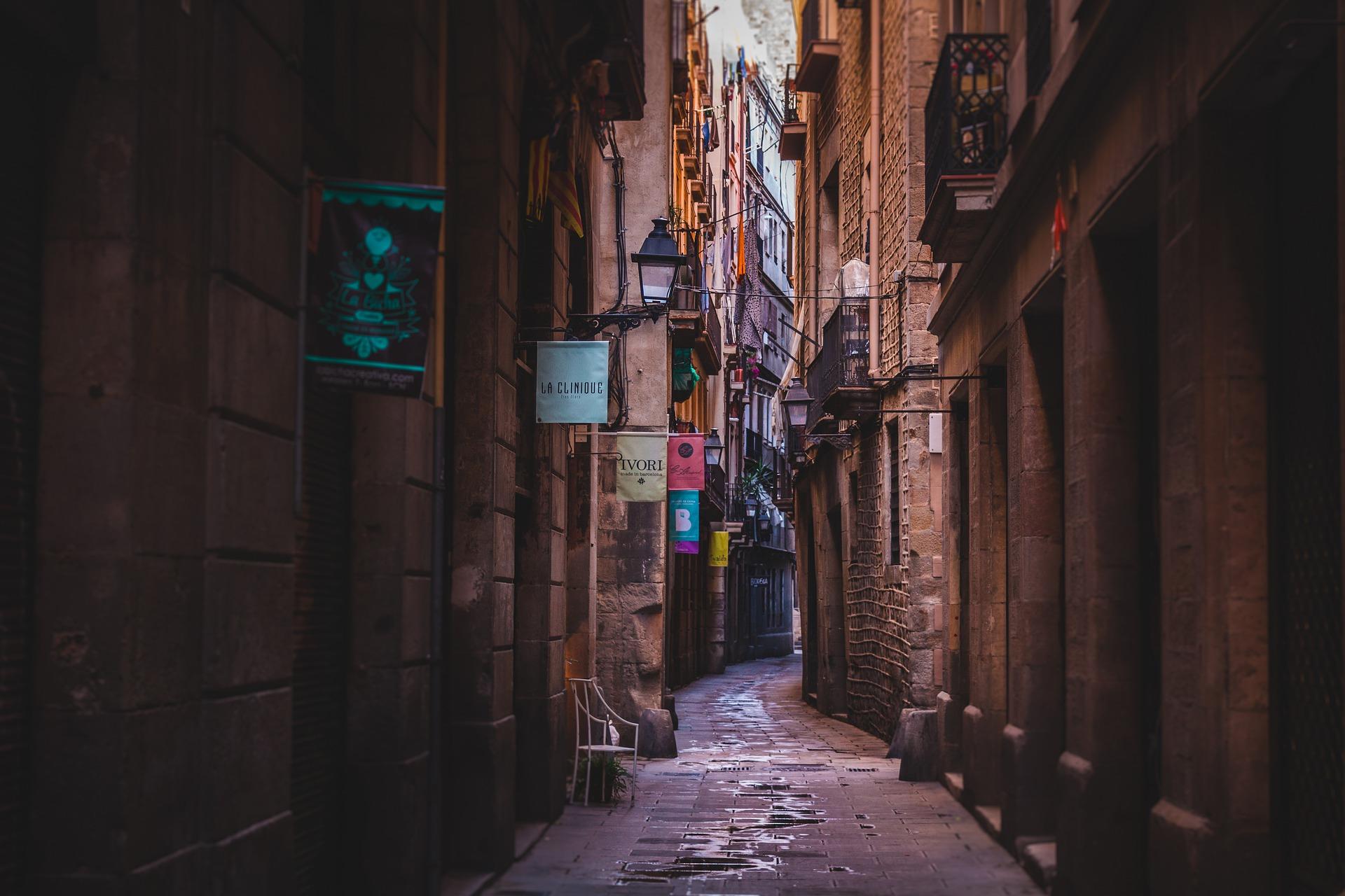 How can you find hotels in Barcelona?