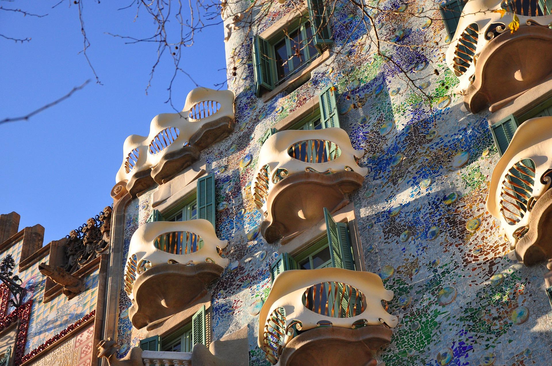 Which are the best Gaudi monuments in Barcelona?