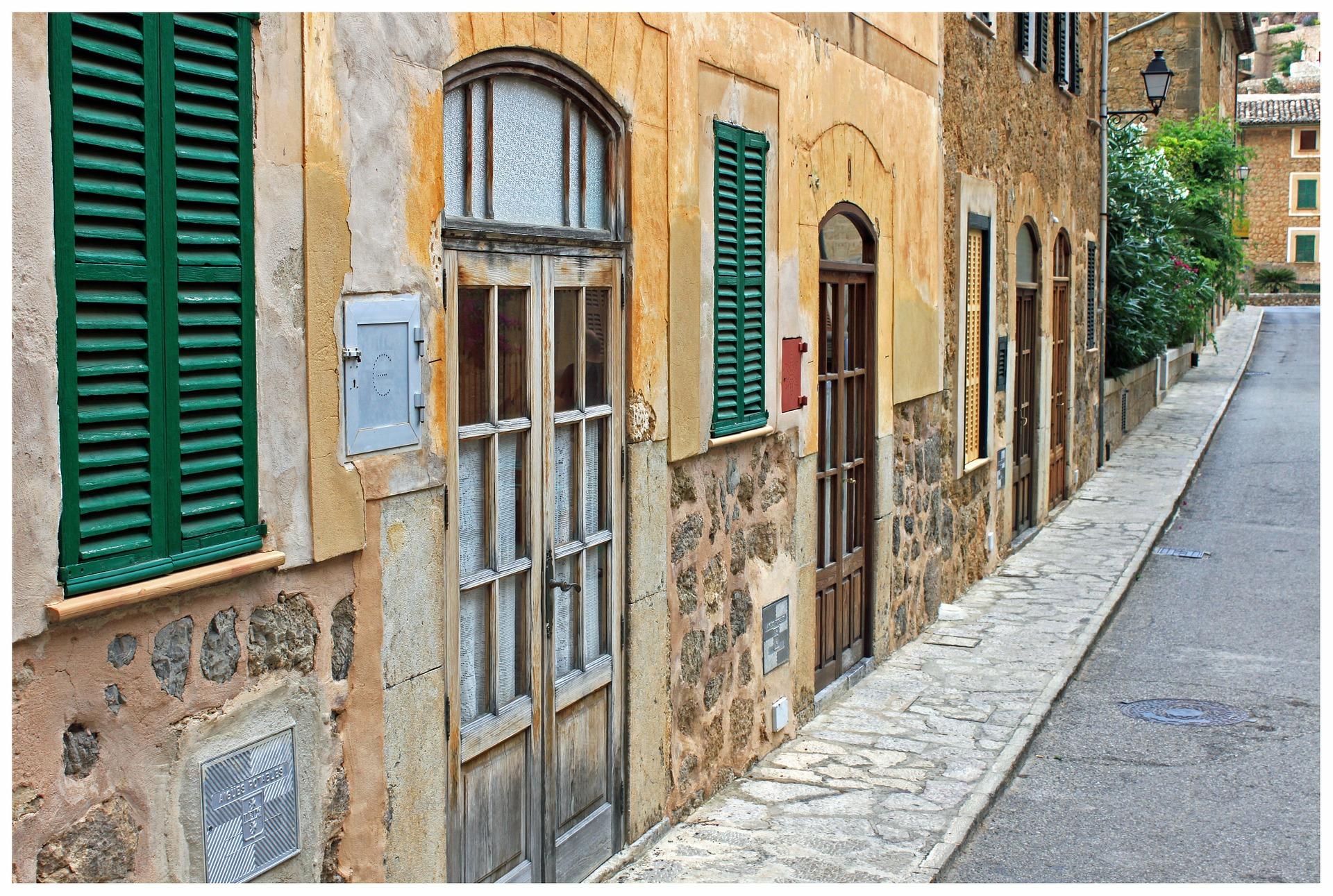Should you learn Spanish before you visit Majorca?