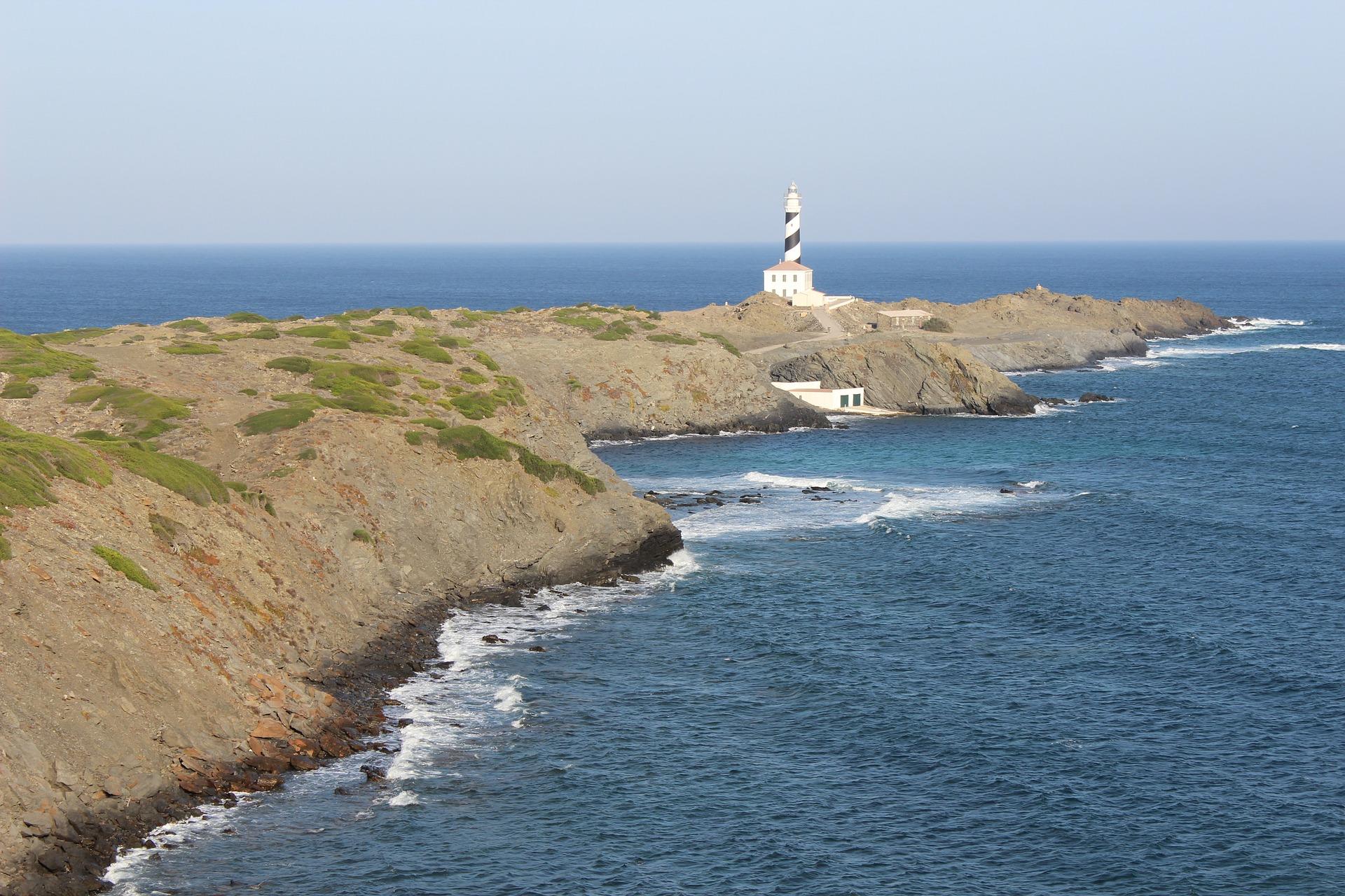 Which are the best attractions in Menorca?