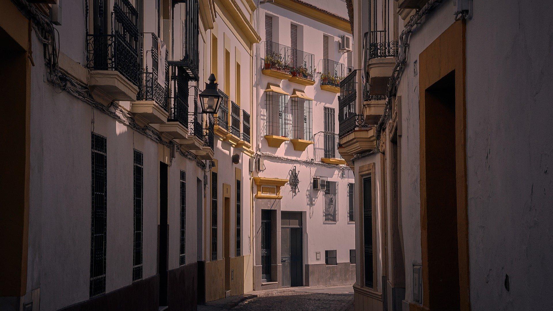 What types of accommodation is there in Seville?