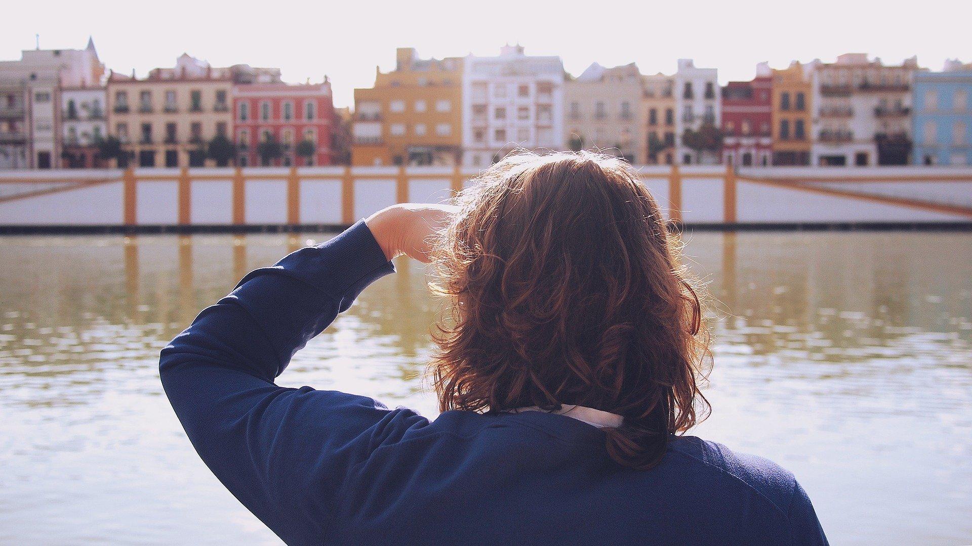How can you find accommodation in Seville?