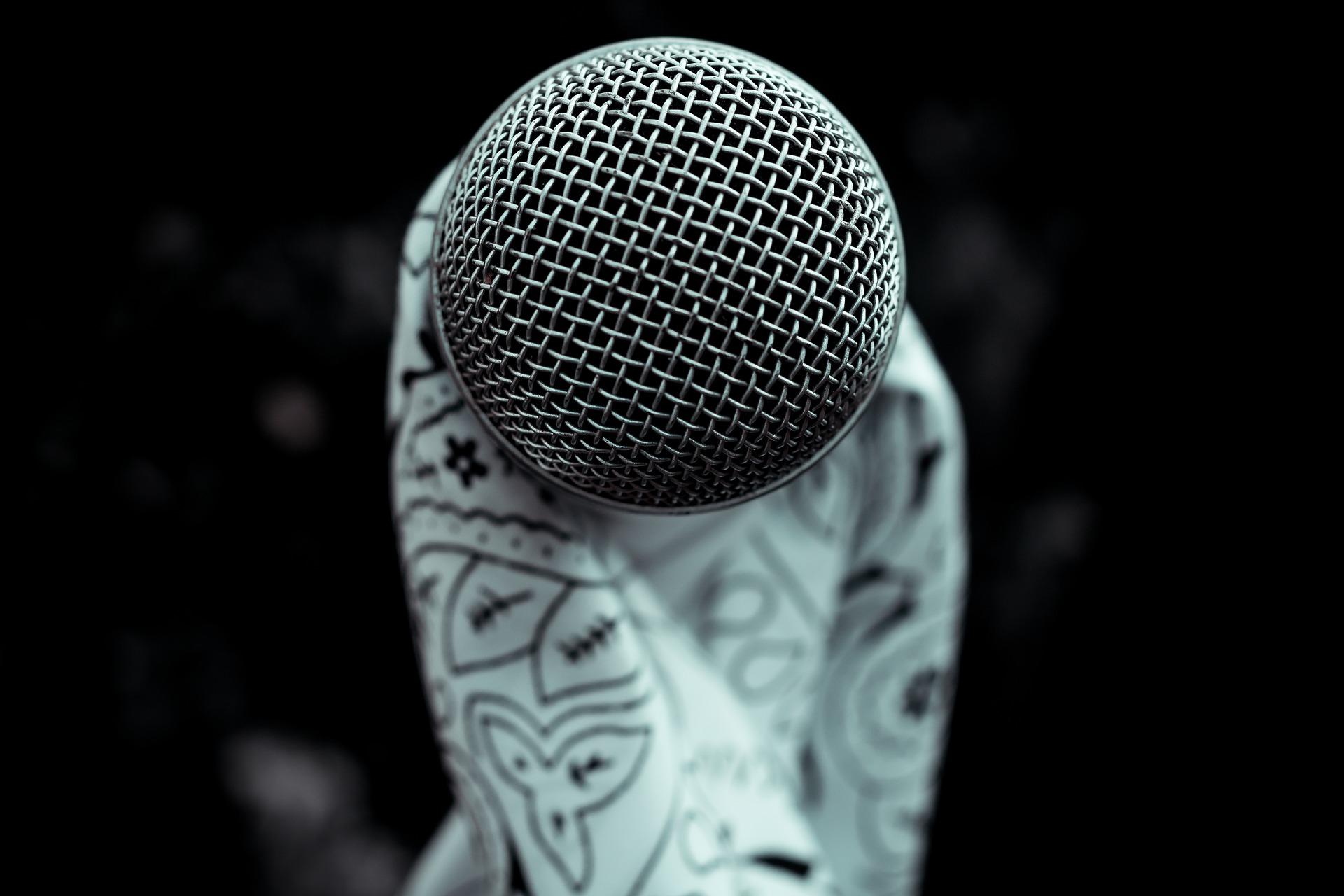 How do you write rap lyrics?