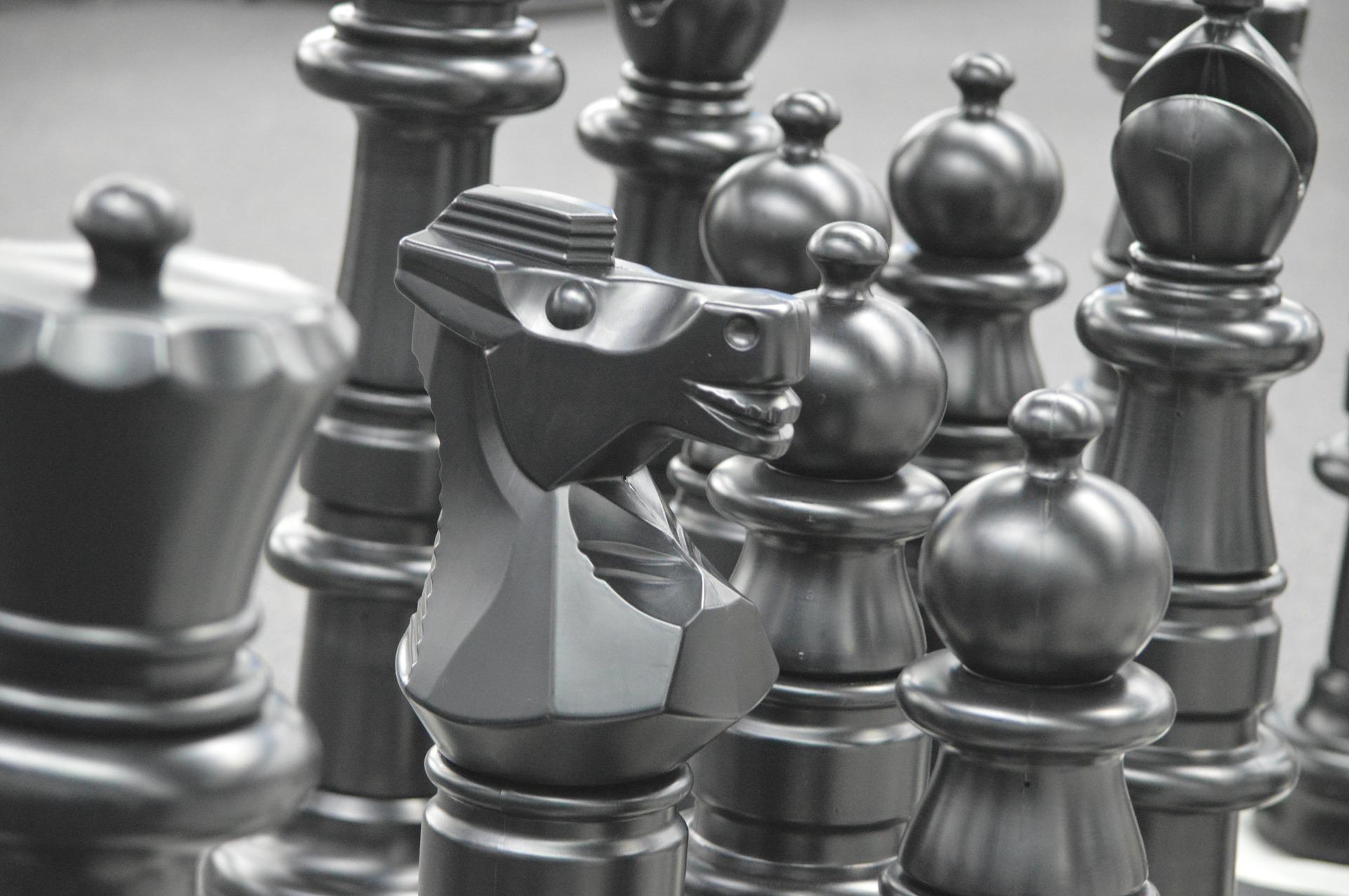 How do you use knights in chess?