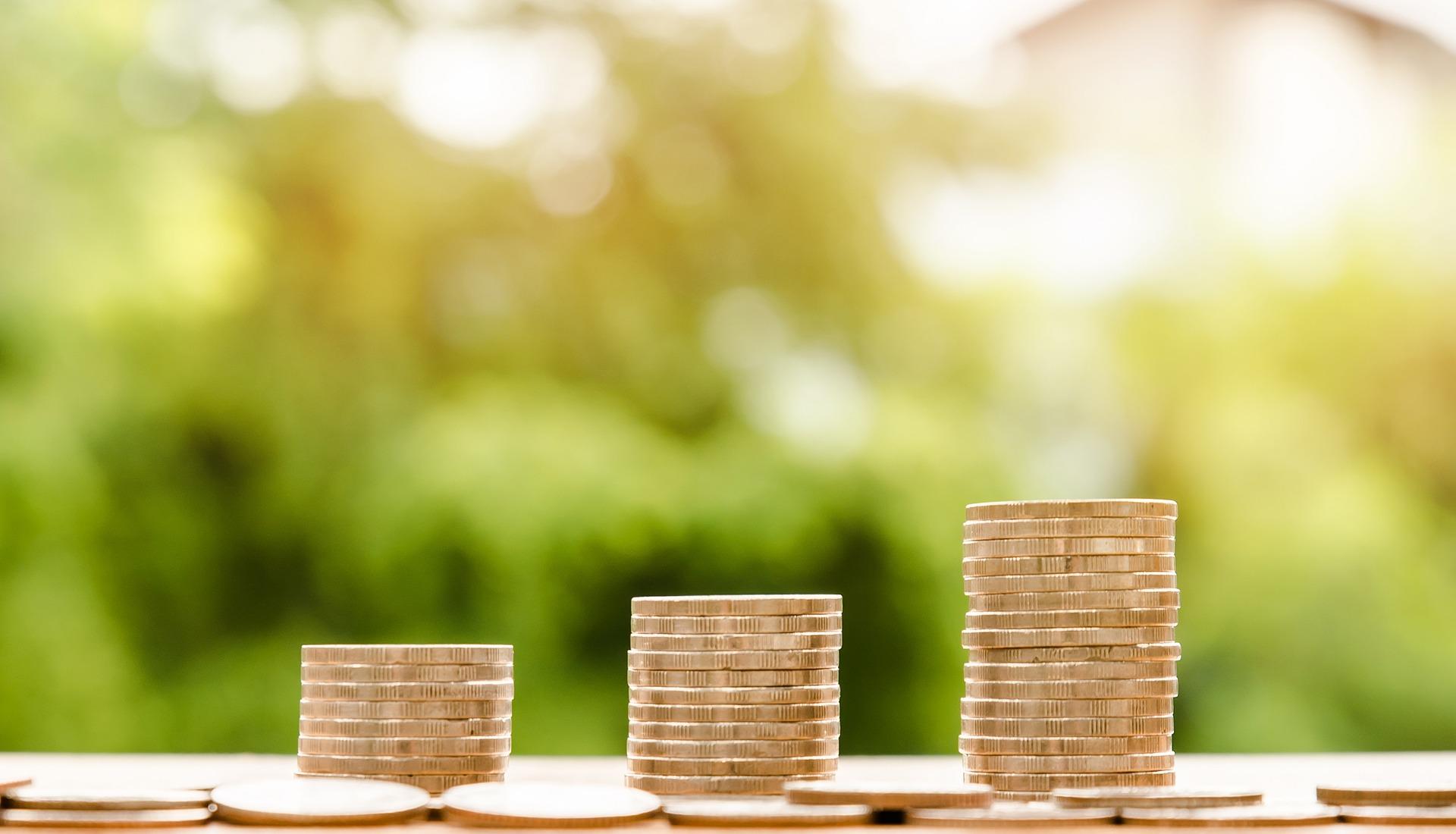 How can sole traders do their accounting?