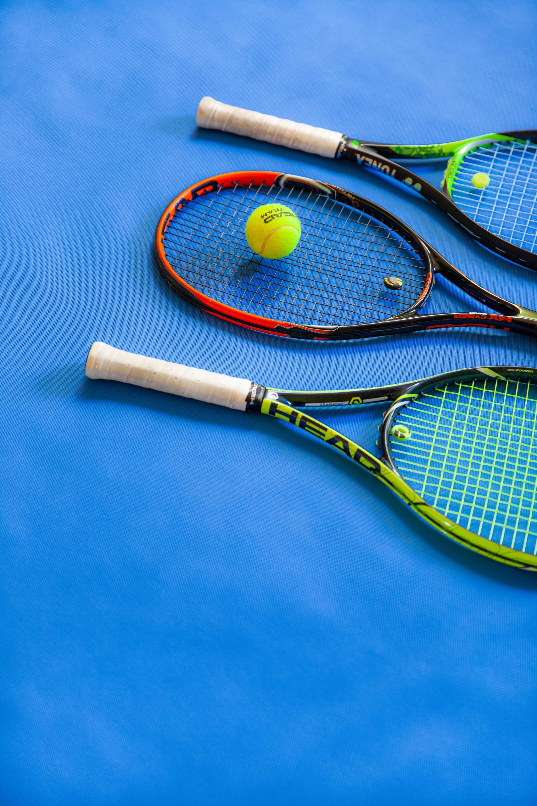 using good tennis equipment