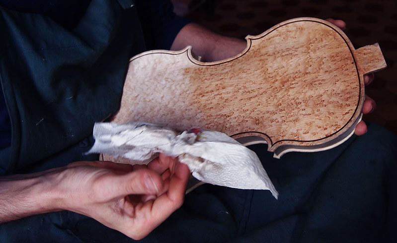 A luthier can make violins of all sizes