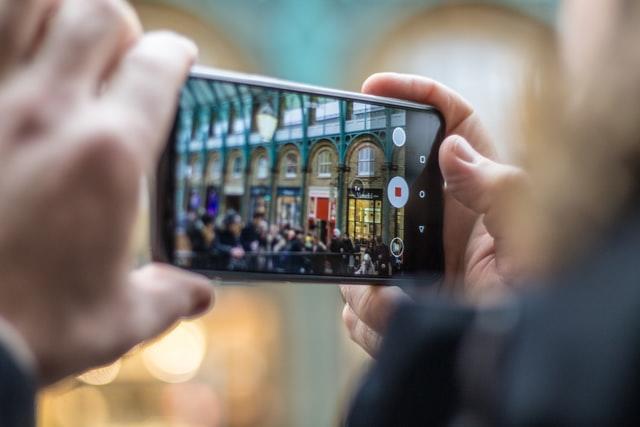 Photo editing apps let you alter your mobile snaps effortlessly.
