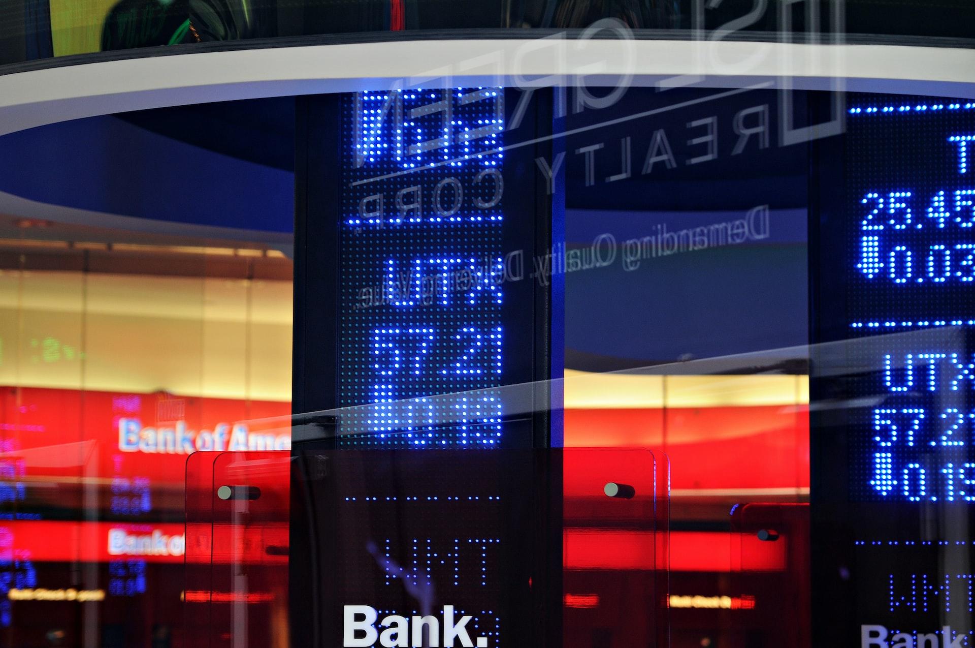 Stok market indicators showing stocks trending downward.