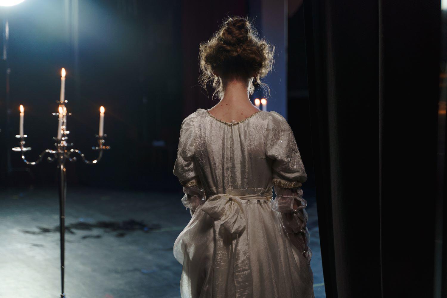 An actress entering the stage.