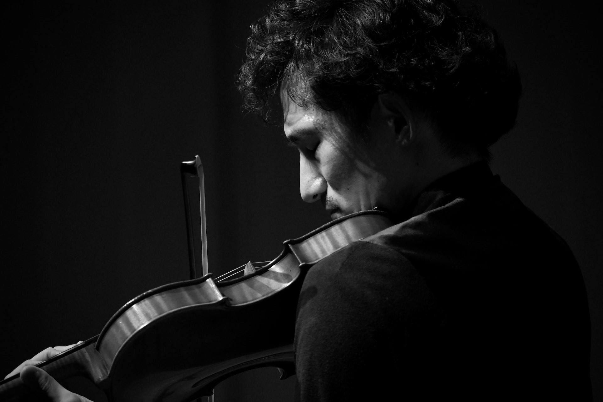 A black and white photo of violinist performing.