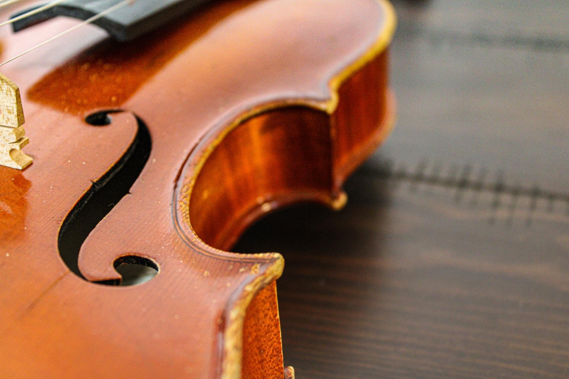A closeup of the side of a violin.