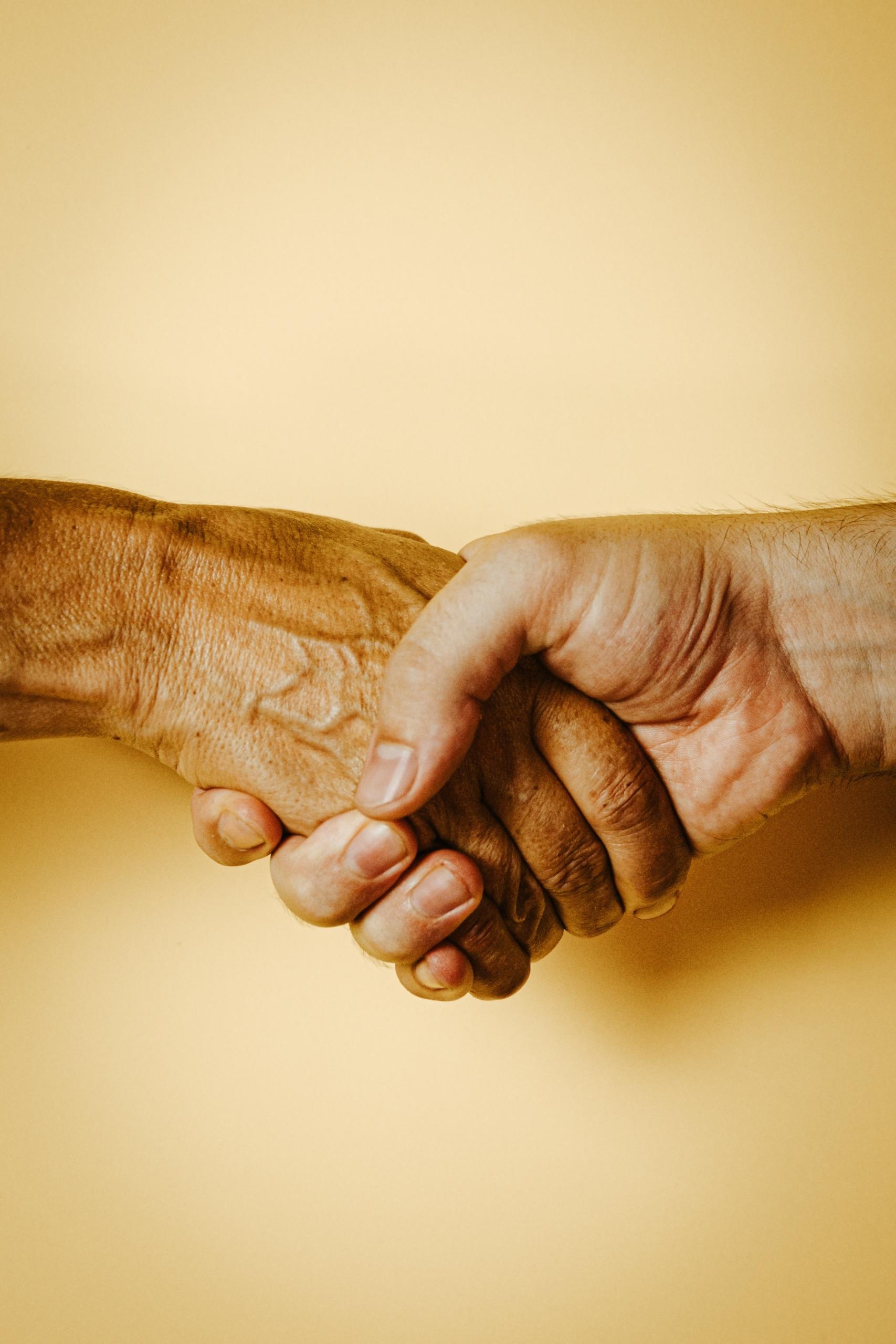 greeting shaking hands italian