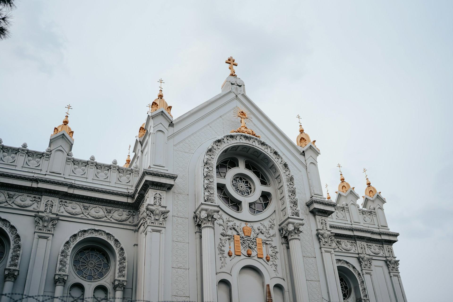 A fasad of a church