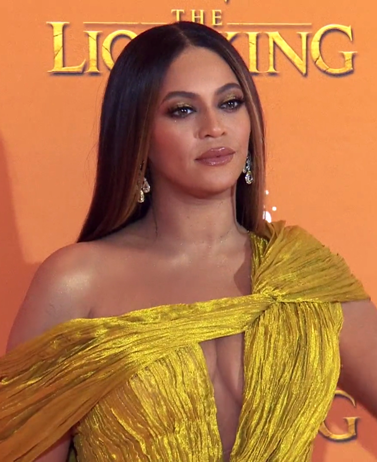 beyonce at a premiere for the lion king