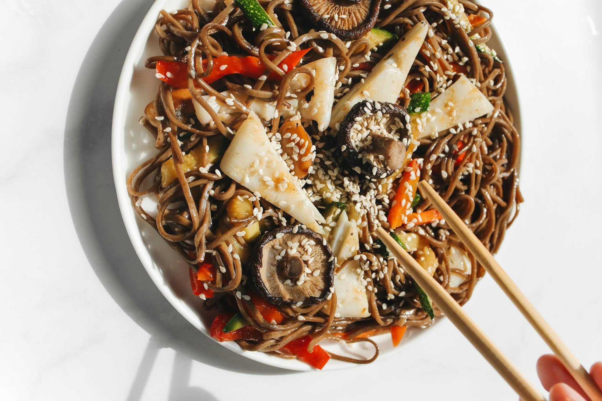 vegetarian noodles with mashrooms