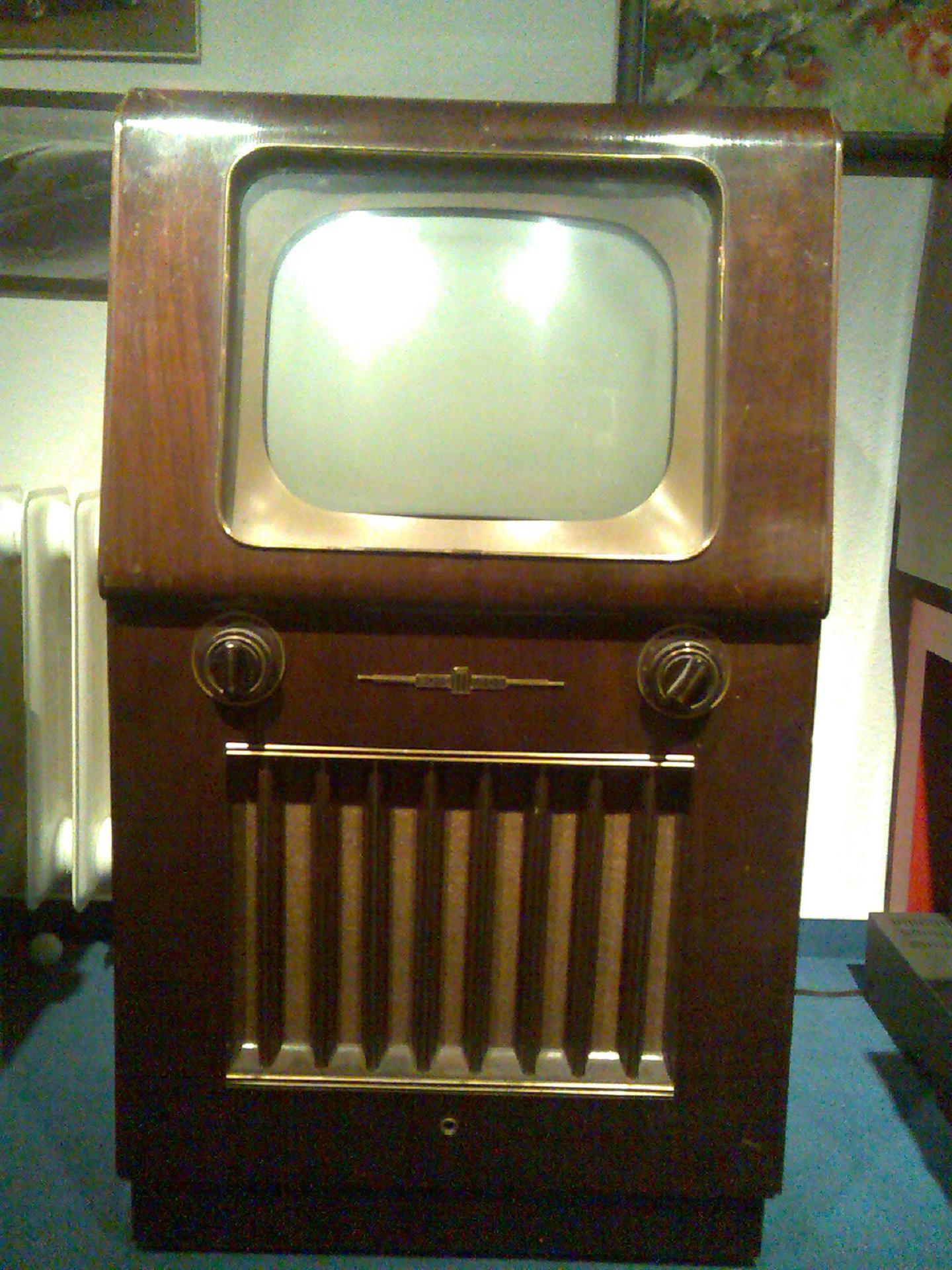 A 1950s-era console television with a wood-grain cabinet.