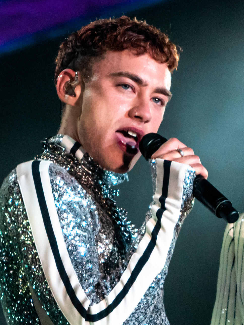 Olly alexander performance 