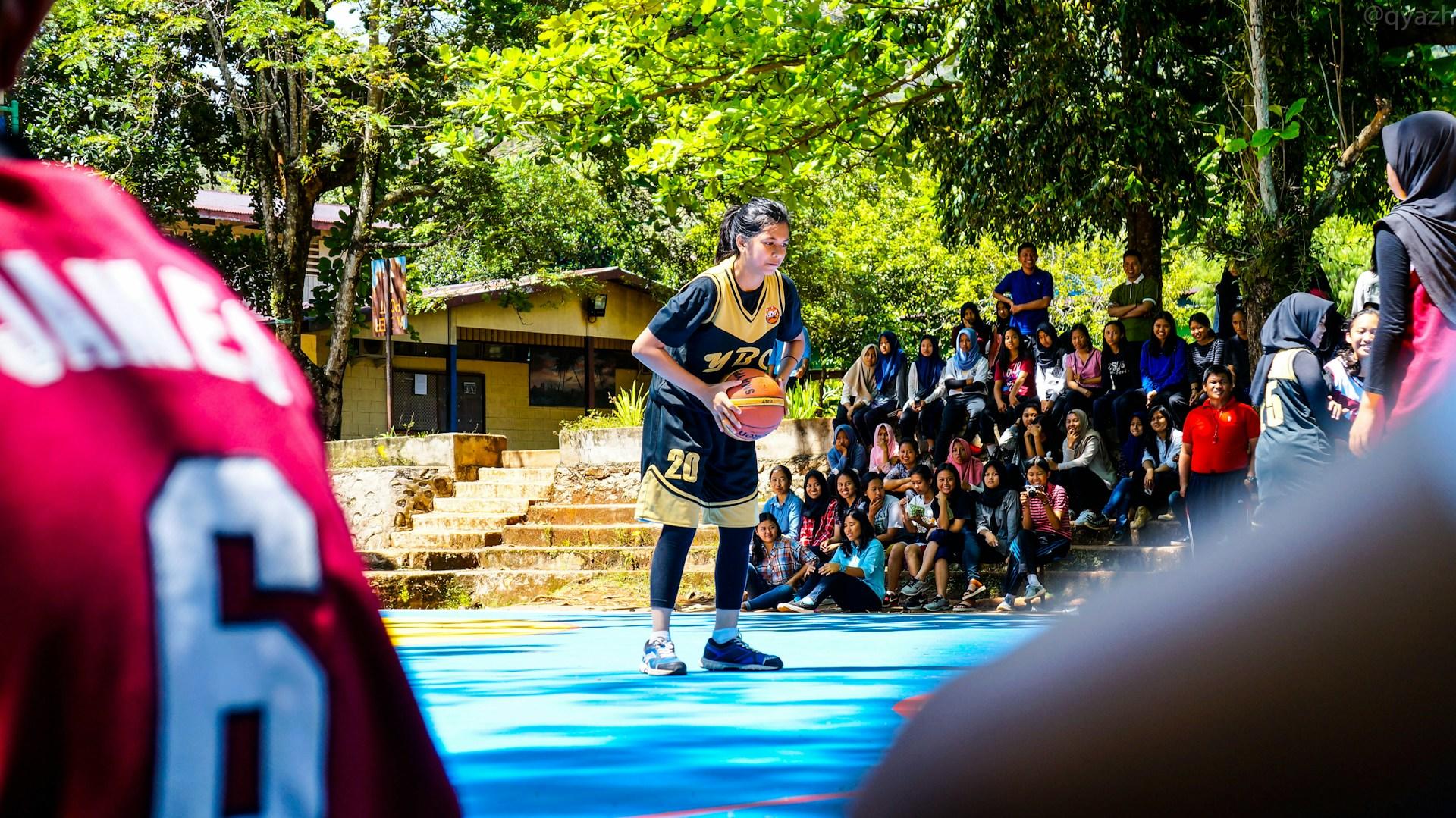 Young player preparing for a foul shot.