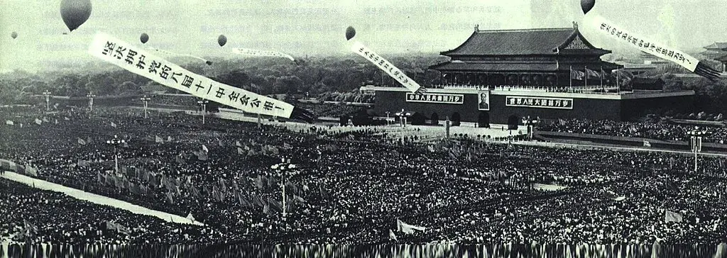 Photograph of crowd at Tianamen Square 1966