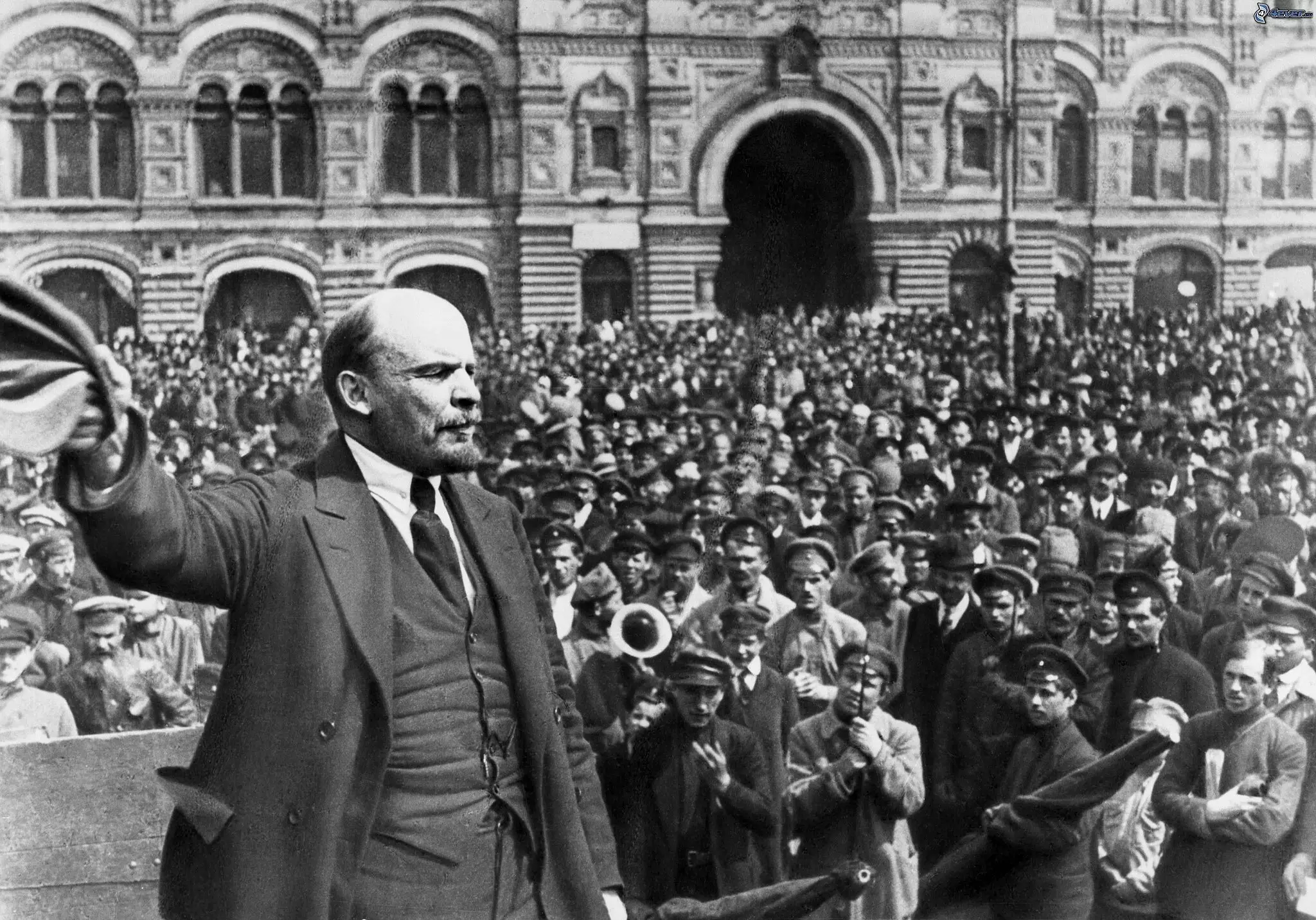 lenin standing in front of a crowd