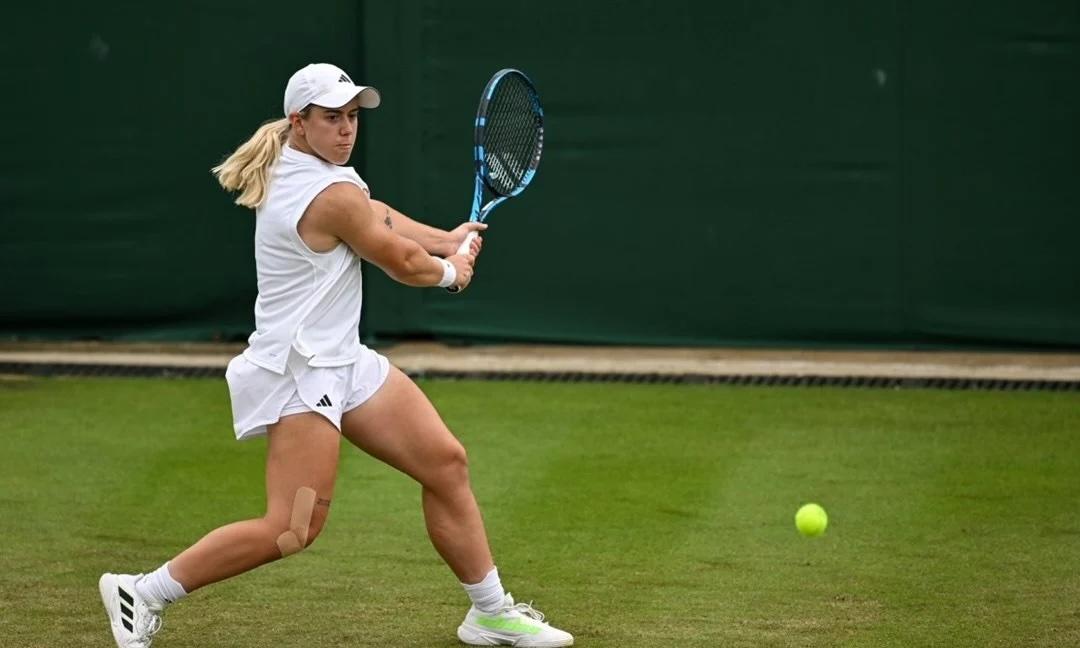 female tennis player