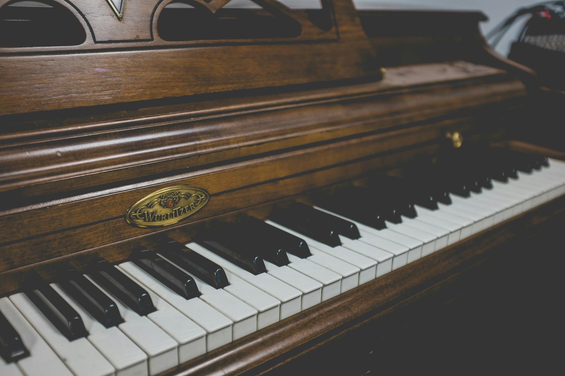 A Wurlitzer piano.