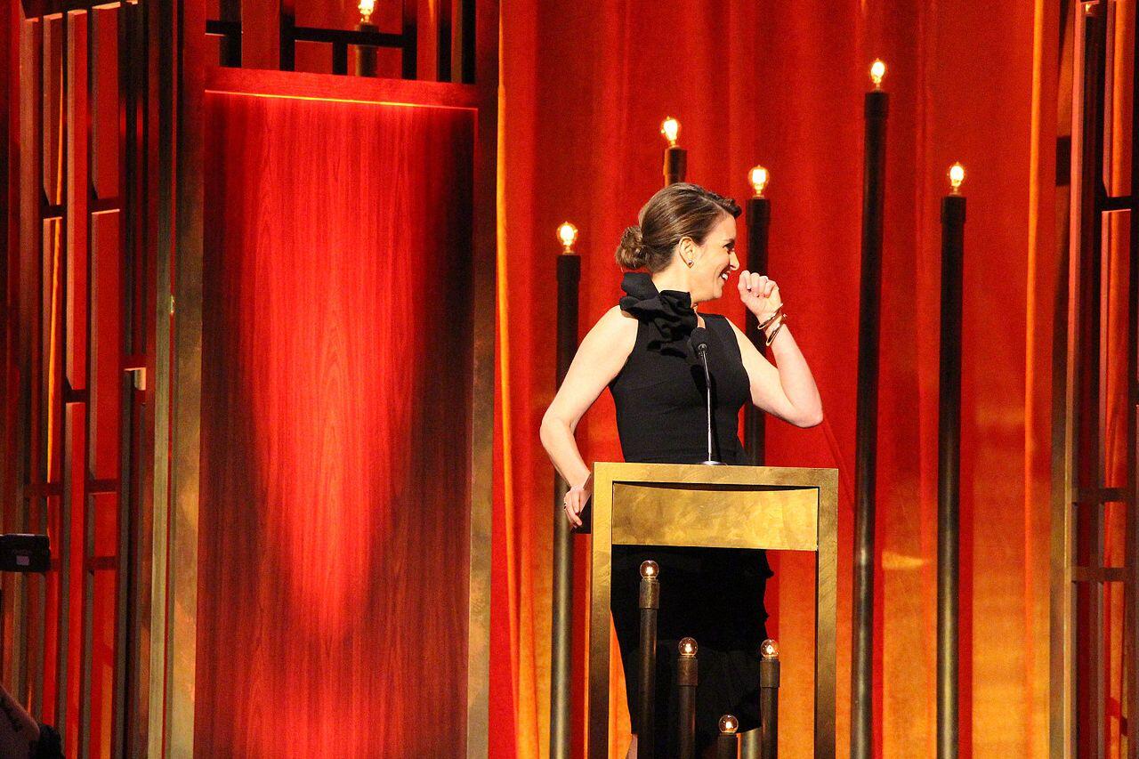 Tina Frey giving a speech at the Awards.