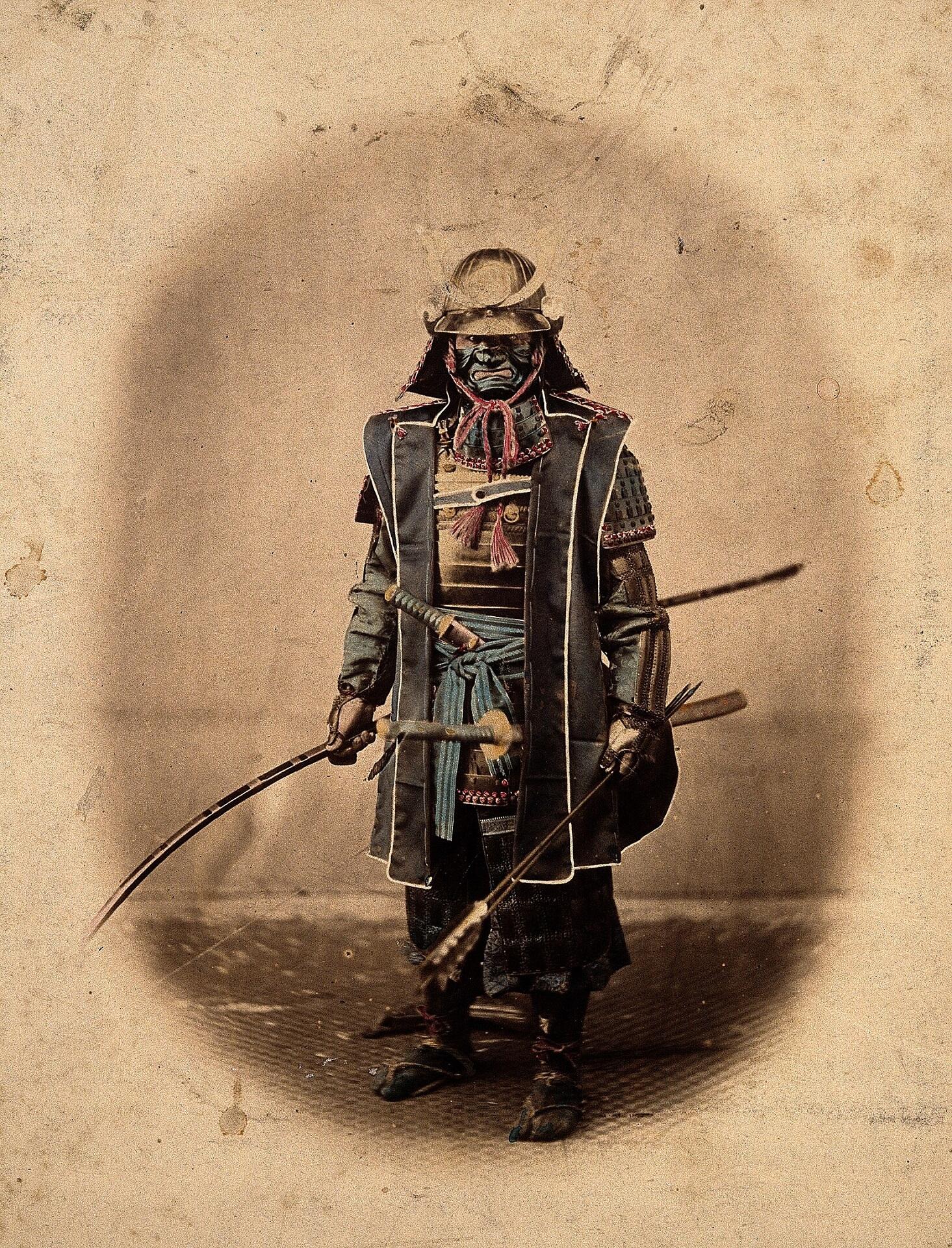 A japanese warrior in full fighting gear. 