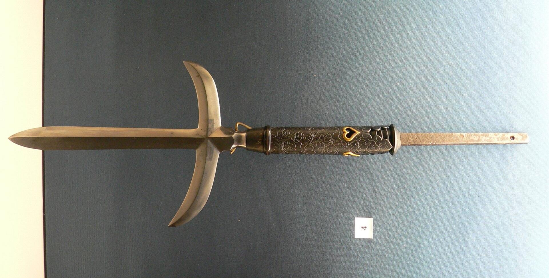 A yari without its shaft. 