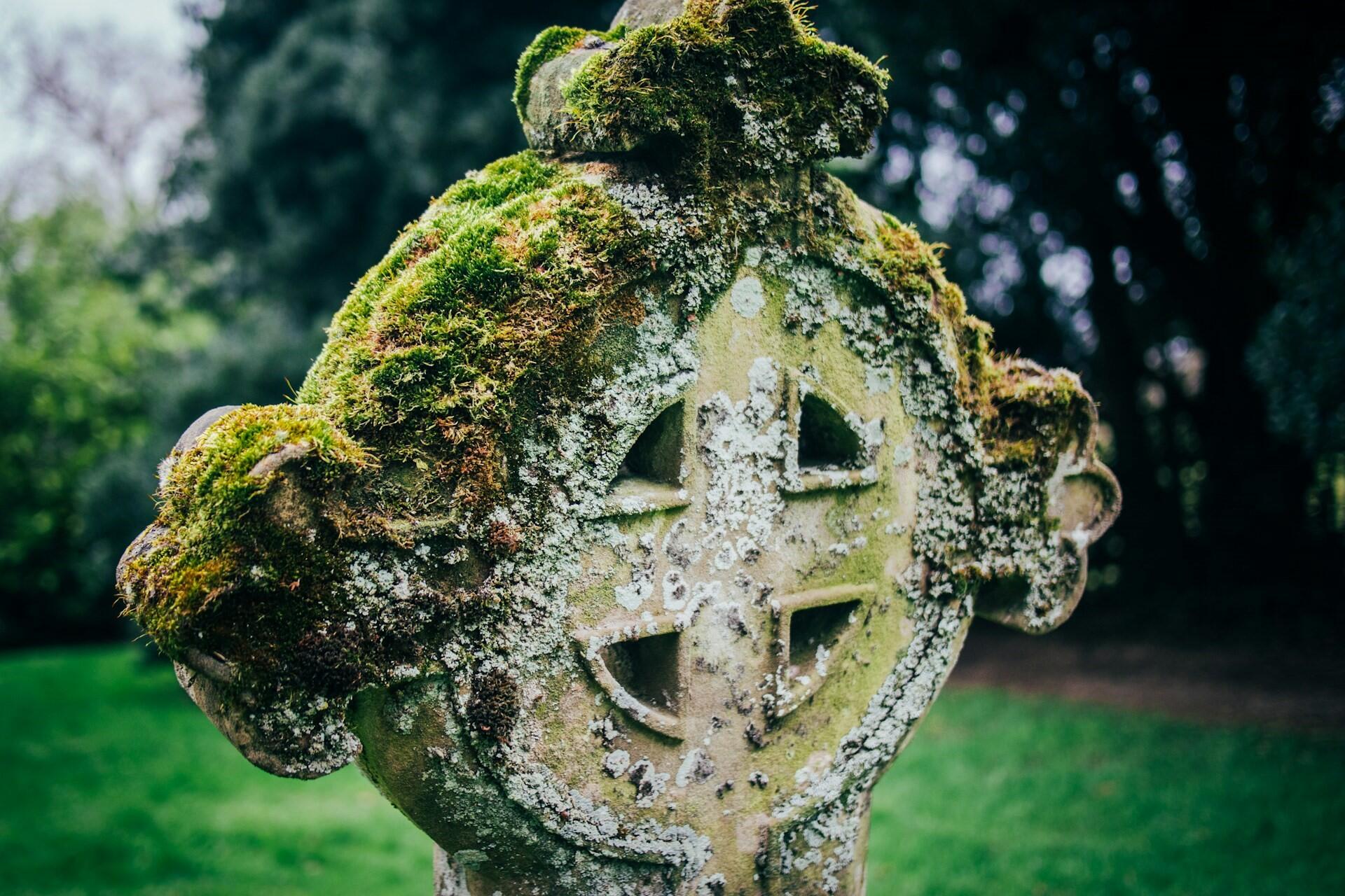 A Celtic cross.