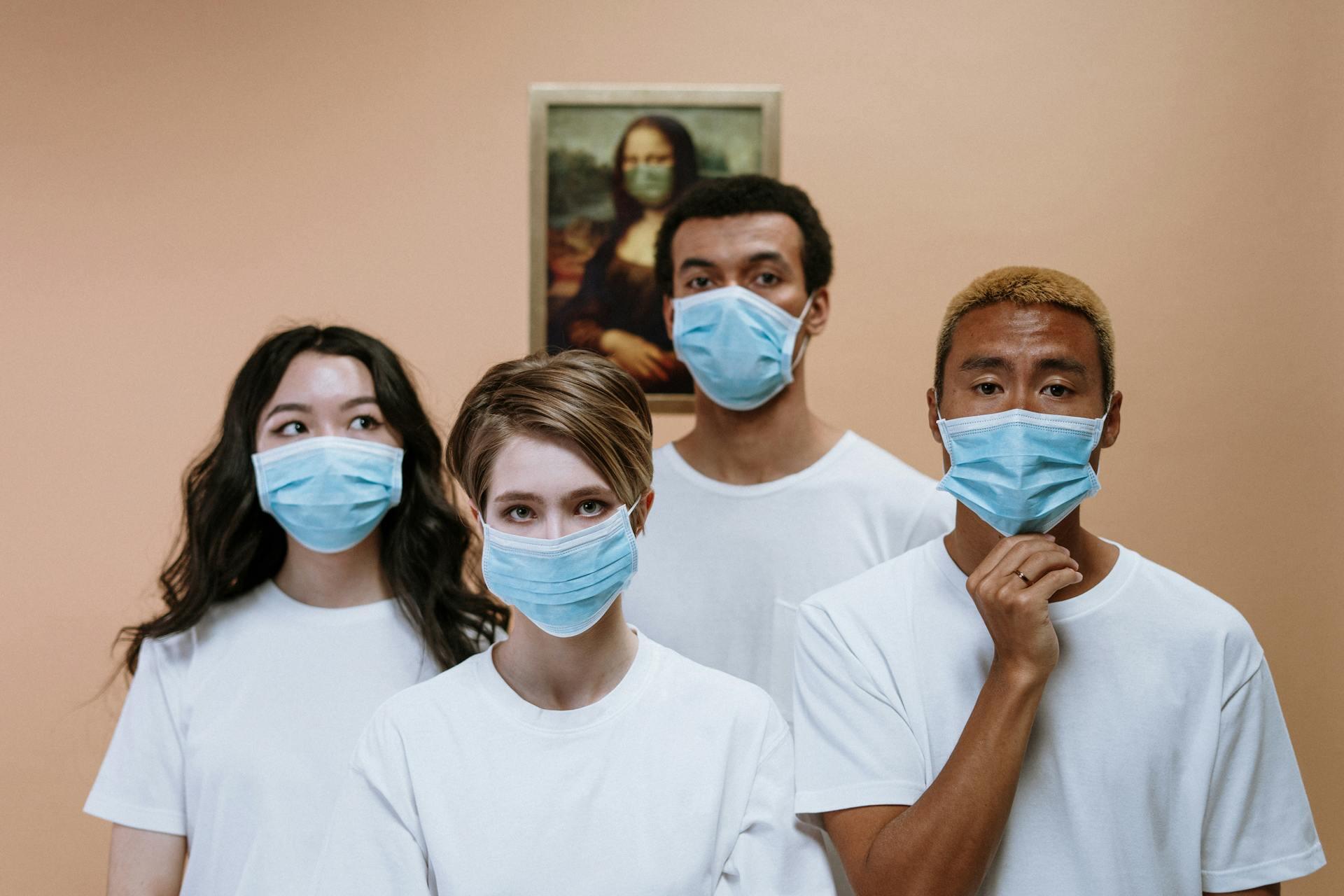 4 nurses standing in front of a Mona Lisa painting