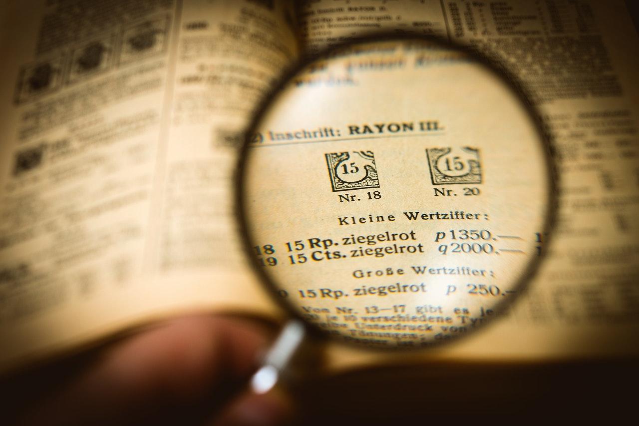 magnifying glass over a book with russian words