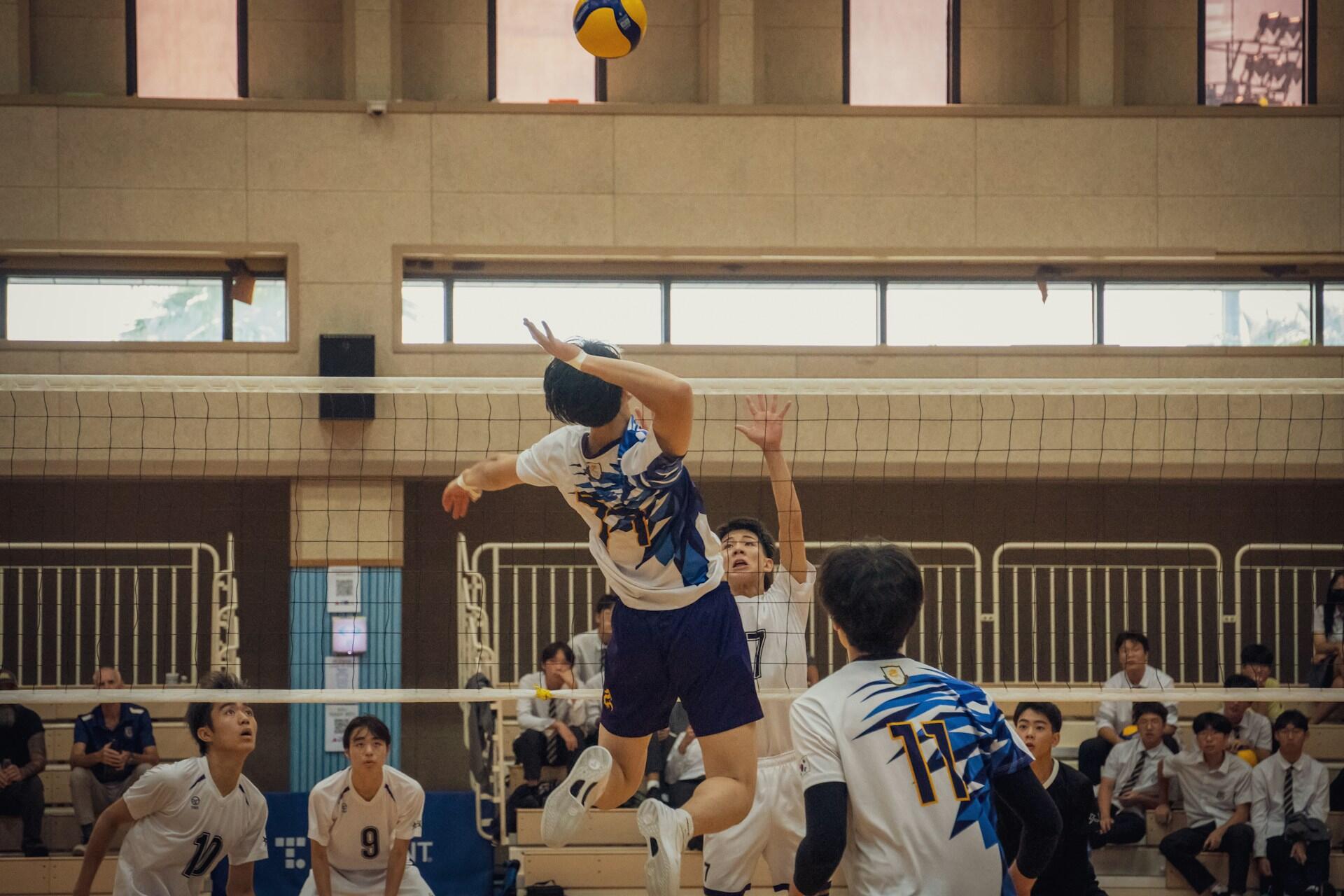 A middle hitter getting ready for a hit.