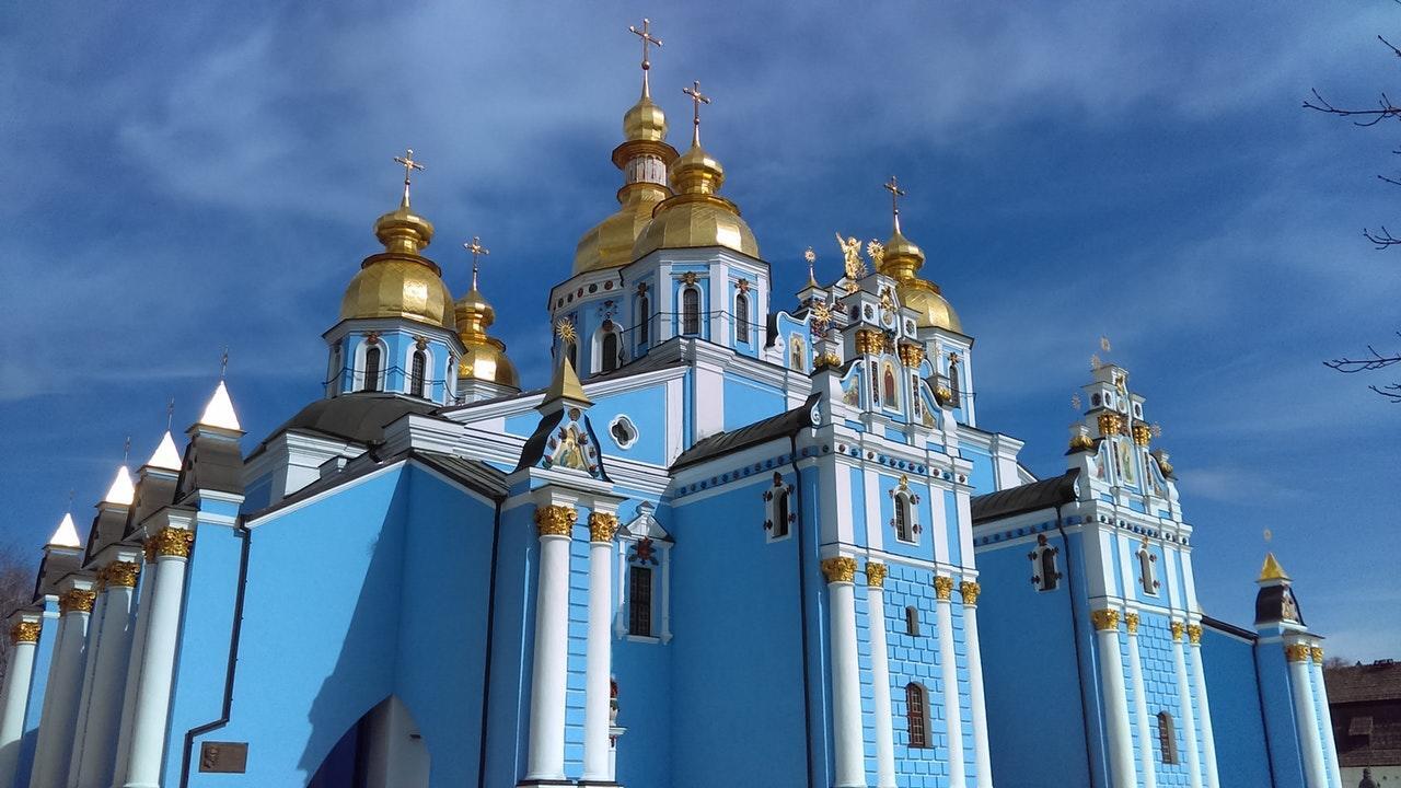 traditional russian buildings in blue and gold
