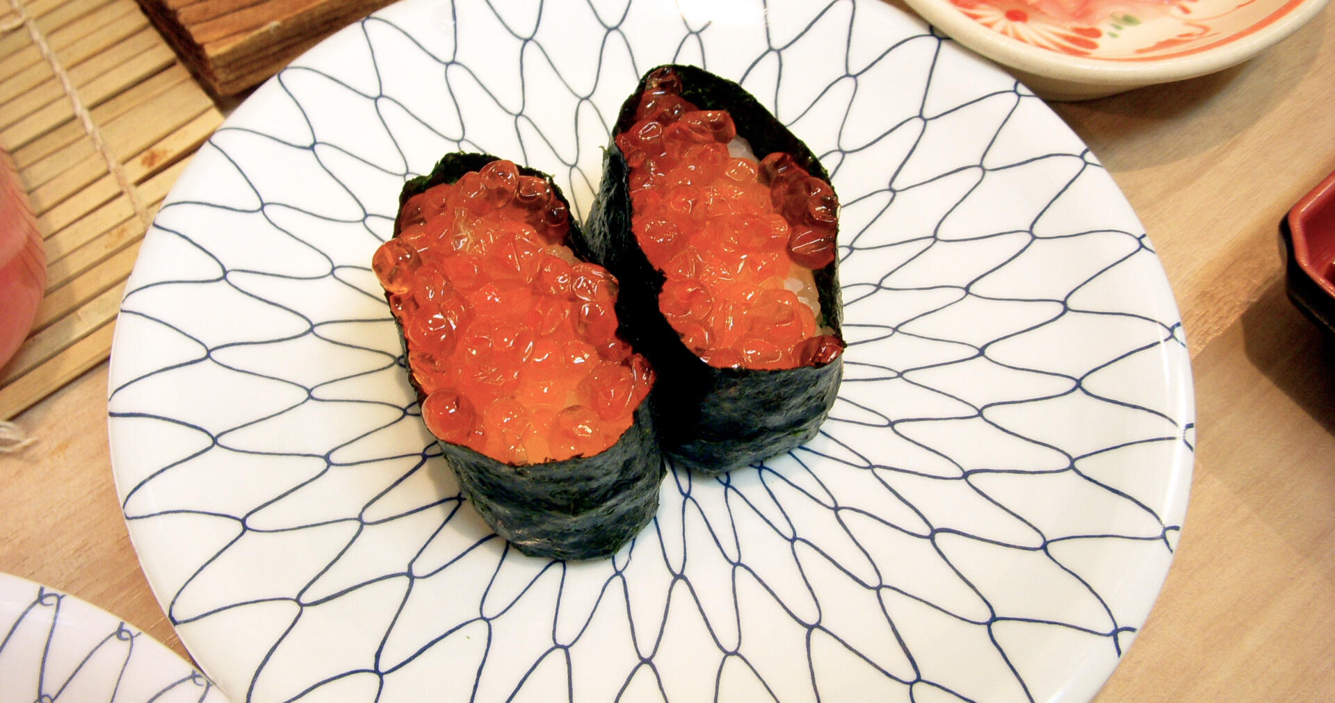 Image of gunkanmaki on a plate