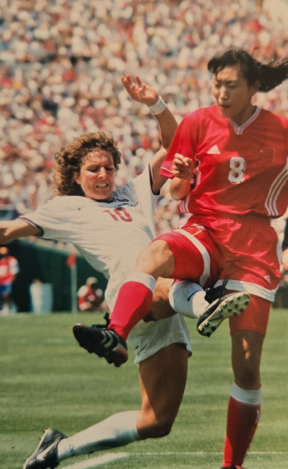 Michelle Akers playing in 1999 