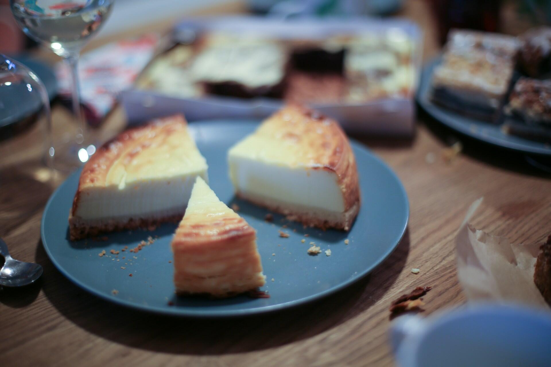 A baked cheesecake.