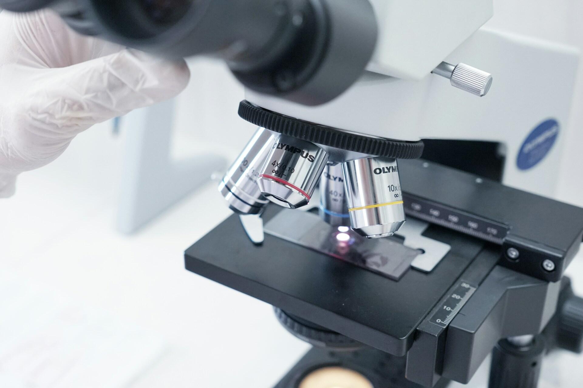 A microscope.