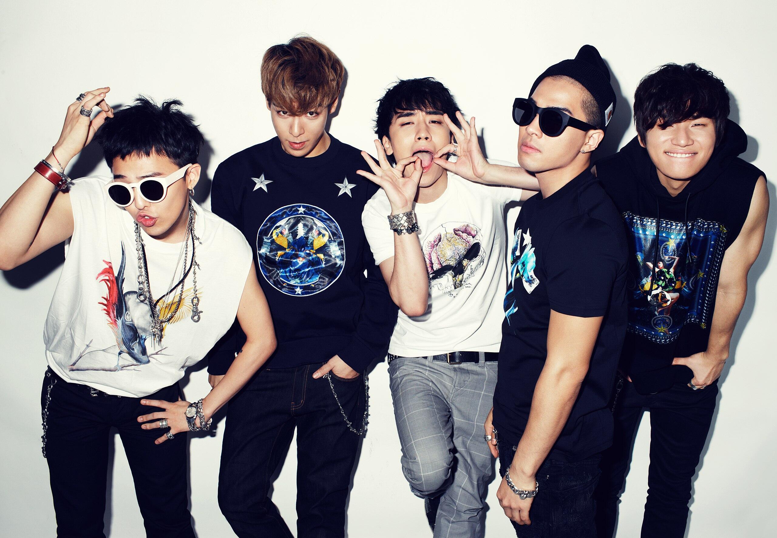 BIGBANG 1st Photograph Collection "EXTRAORDINARY 20's".