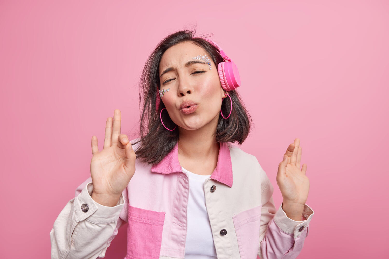 k-pop fan listening to music with headphones and dancing