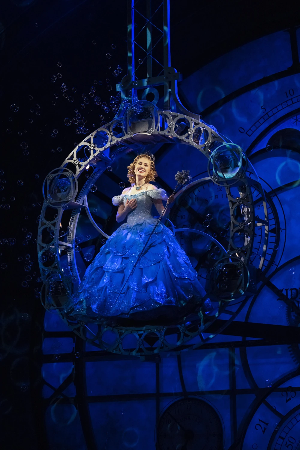 McKenzie Kurtz as Glinda
