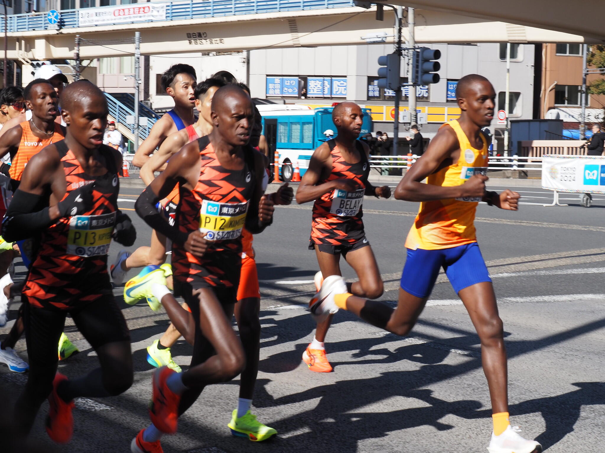 2024 Tokyo Marathon elite runners in front of the pack