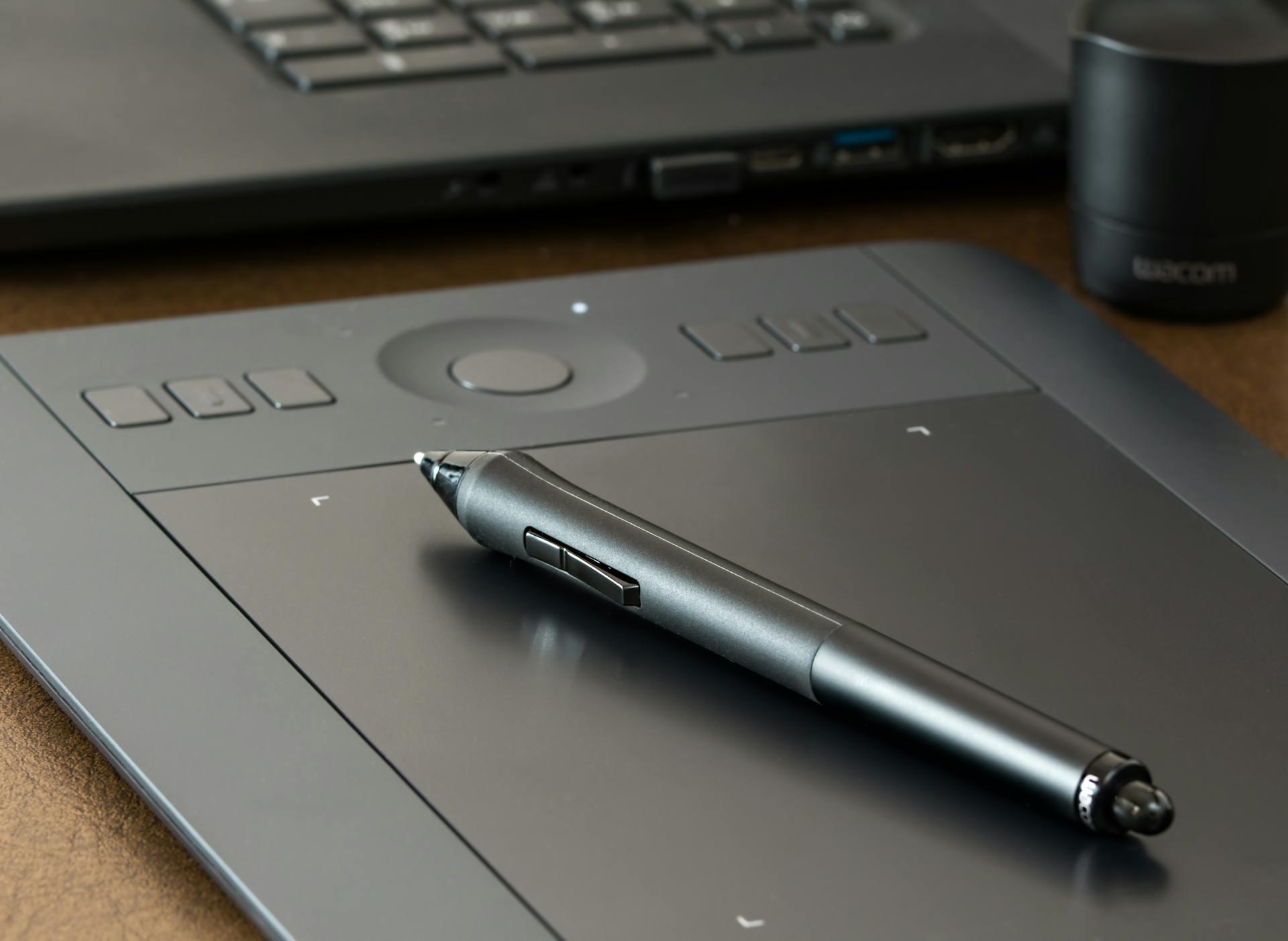 Image of a drawing tablet and a stylus pen